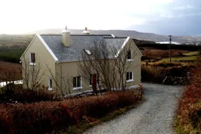 Beautiful lake side cottage in the heart of Connemara - Image 2