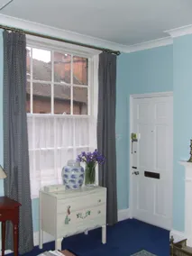 Studio in Georgian townhouse with parking - Image 2