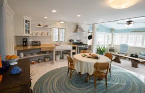 Warwick Village Apt w Off St Parking 2 GIG WIFI - Image 3