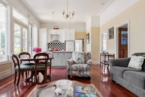 Stately Home with Gardens in Lilydale - Image 5