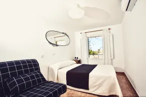 Sunny villa with a pool and garden - Image 4