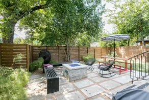 Let Love Inn at the East Side Lodge, Austin - Image 3
