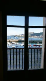 Sea views in the heart of the old town - Image 3