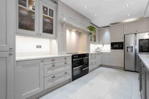 Manchester Luxury Country House Close To The City With Hot Tub & BBQ Fire Pit. - Image 5