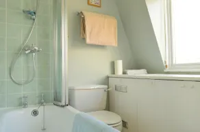 1 Bedroom Top Floor Apartment in Fulham - Image 5