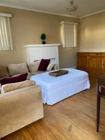 Perfect Location! Cozy Melrose Bungalow + Parking! - Image 5