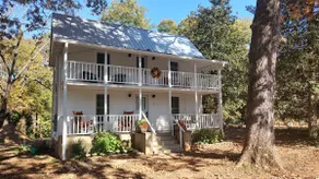 Small 1897 Farm House, super cozy on two acres - Image 3