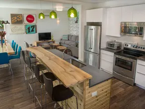 Stunning Modern Home in Trendy and Hip Mississippi District - Image 3