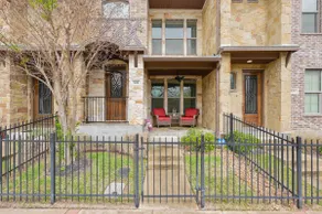 Northgate Nest Cozy & Convenient 2BR 3BA Office Steps from A&M - Image 2