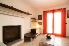 Beach house with large terrace - Image 4