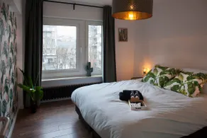 Stylish Central Flat, Steps to Beach - Image 4