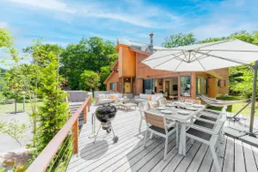 Sakura 88- Luxury 280sqm 4BD en-suites, 90sqm deck - Image 2