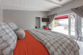 Private Poolside Cabana - Image 4