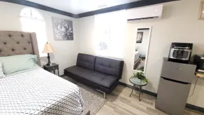 Luxurios Bdrm with private entrance and own bath - Image 4