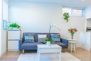 Modern Guest Suite in Kitsilano - Image 2
