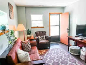 The Fox Den: Airy cabin near KU and Mass Street - Image 5