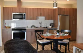 Starboard Suite above Maple bay Marina - Image 3