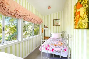 Kirschbaum-Hütte | Altweltliche Hütte, 3 Schlafzimmer, Klimaanlage, Kamin, Bad, Garten - Image 5