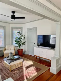 Charming 2 bedroom apartment w/ off-street parking - Image 2