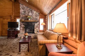 Deluxe One Bedroom Log Cabin - Image 5