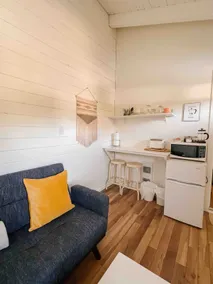 Little Surf Shack: Private 1 bedroom suite + sauna - Image 4