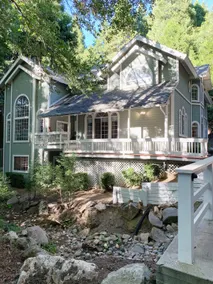 The Luxurious Modern Lake Arrowhead House. - Image 2