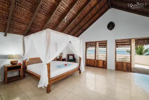 Large Beachfront 3 Bedroom Villa - Image 4