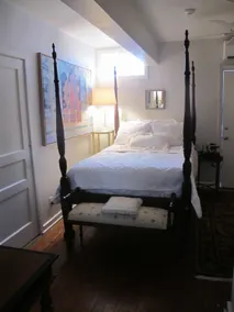 Fun Hip Walkable Area, Small Studio, walk to Opera - Image 3