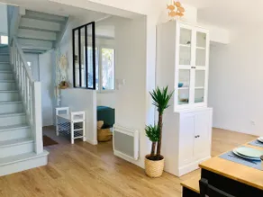 New holiday home with peaceful garden and sea view - Image 4