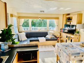 Charming 3 Bedroom Caravan right by the Beach - Image 2