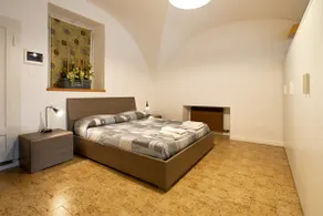 Studio Zu - Lakeside Apartment - Image 4