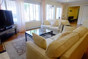 Large 2Br+Den own patio+parking elite area near DT - Image 2