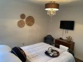 Amazing location! Cozy home away from home! - Image 3