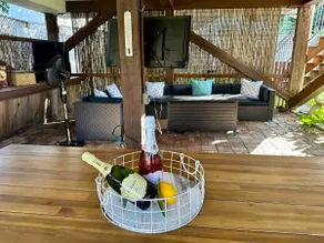 River Haven: Hot Tub, Games Galore, Private Beach - Image 5