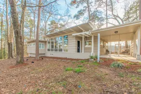 Peaceful home surrounded by nature, mins from I-75 - Image 2