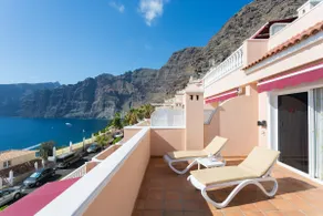 41 ELEGANT & STUNNING HOLIDAY HOME WITH PANORAMIC CLIFF & SEA VIEWS - Image 2