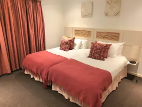 Modern 2Bedroom Self Catering unit HBos. - Image 2