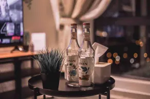 SANITIZED Premium Junior Suite | WiFi & Netflix - Image 3