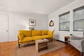 Cozy Artist Cottage, convenient to down town & UIowa - Image 4