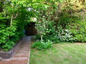 Beautiful studio, own garden, logburner & en suite - Image 4