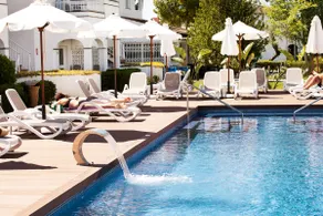 A studio with a pool near the beach - Image 2