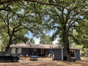 Oak tree retreat - Image 2