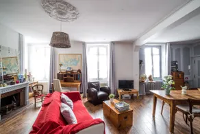 HISTORIC HEART APARTMENT – PRIVATE PARKING - Image 3