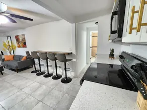 Charming College pk Duplex @Lake Fairview Sleeps 8 - Image 5