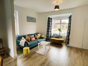 Modern, renovated 3 bed home near railway station - Image 2
