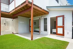 Charlies Beach House - opposite the beach - Image 2
