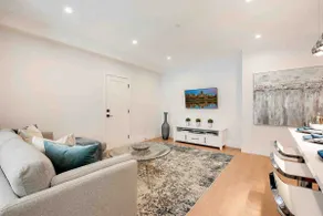 Luxurious & Air Conditioned Suite in White Rock - Image 4