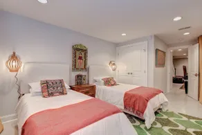 Gorgeous Designed 2-bedroom in DC, with parking! - Image 2