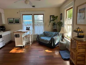 Hidden Gem! Sunny, Relaxing, Two-Room Apartment - Image 5