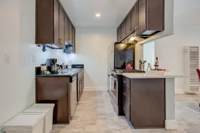 Remodeled 1.5 blocks to the beach | private garage - Image 5